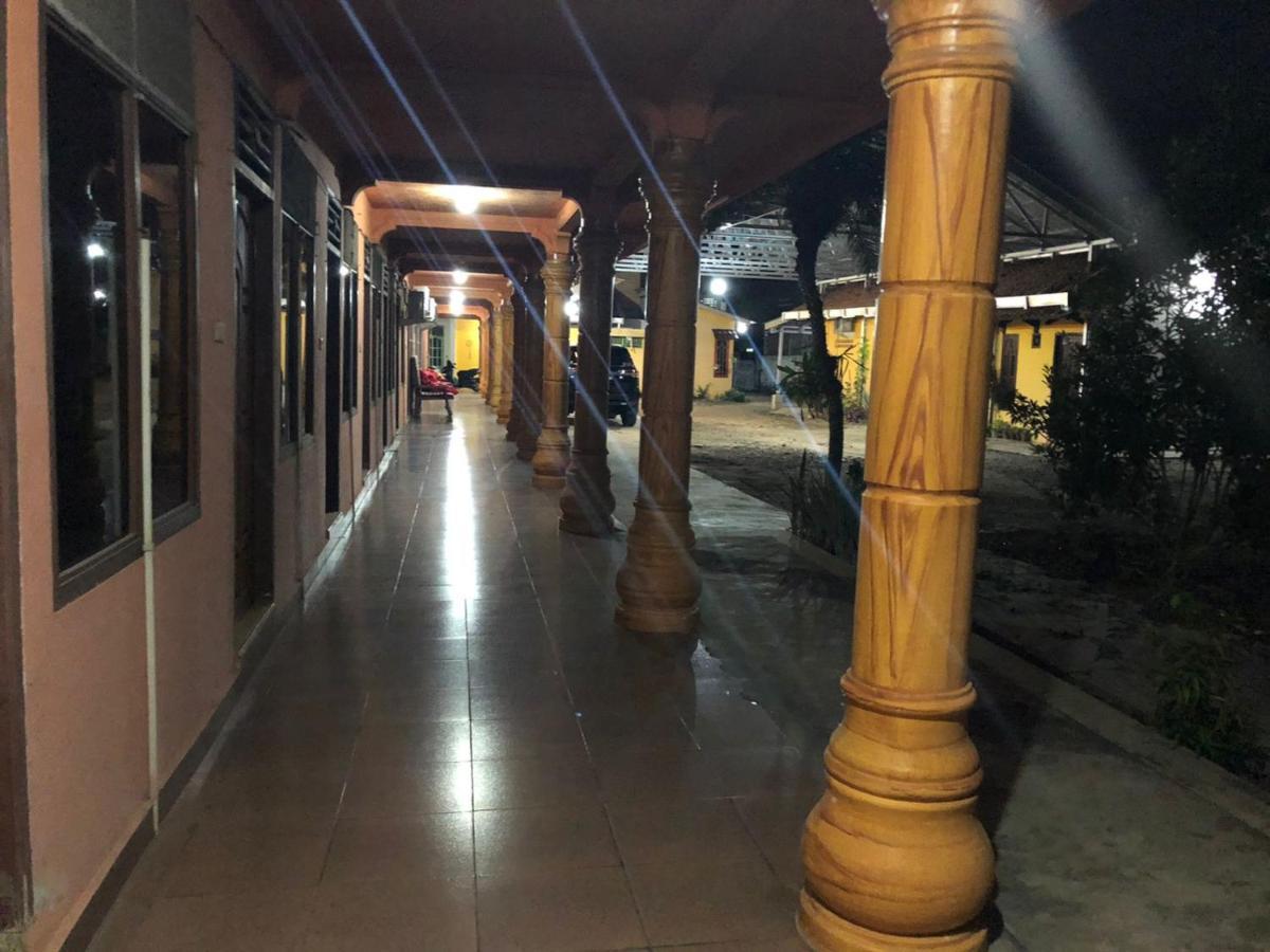 Hotel Arjuna Baturaja  Zewnętrze zdjęcie